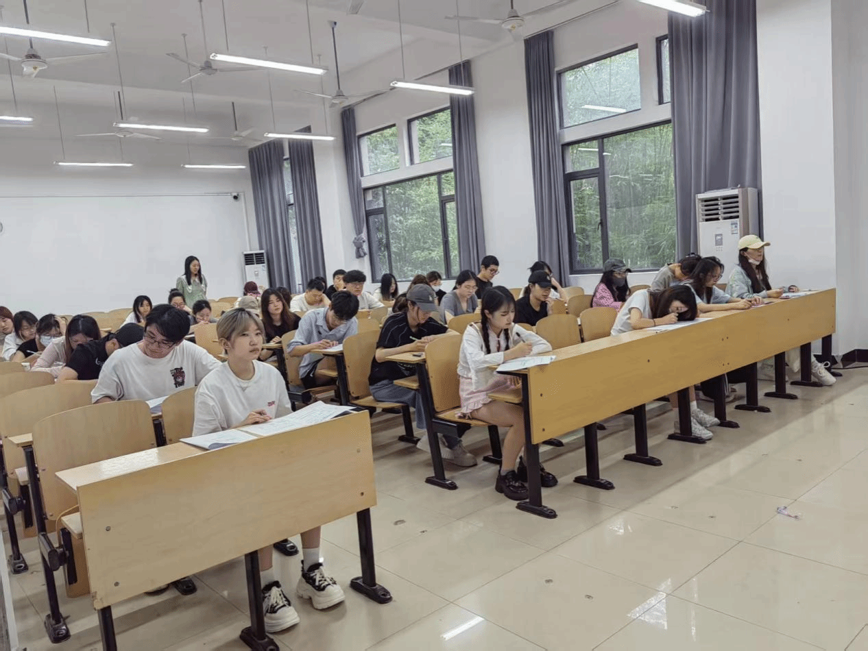 教学质量监测与评估中心巡视2024-2025学年第二学期期末考试考场